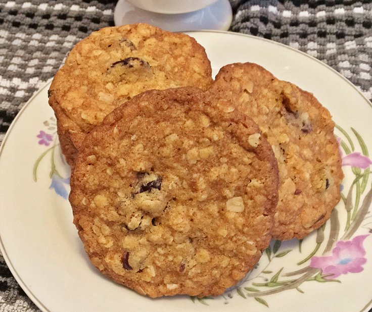 Chewy Oatmeal Cranberry Cookies