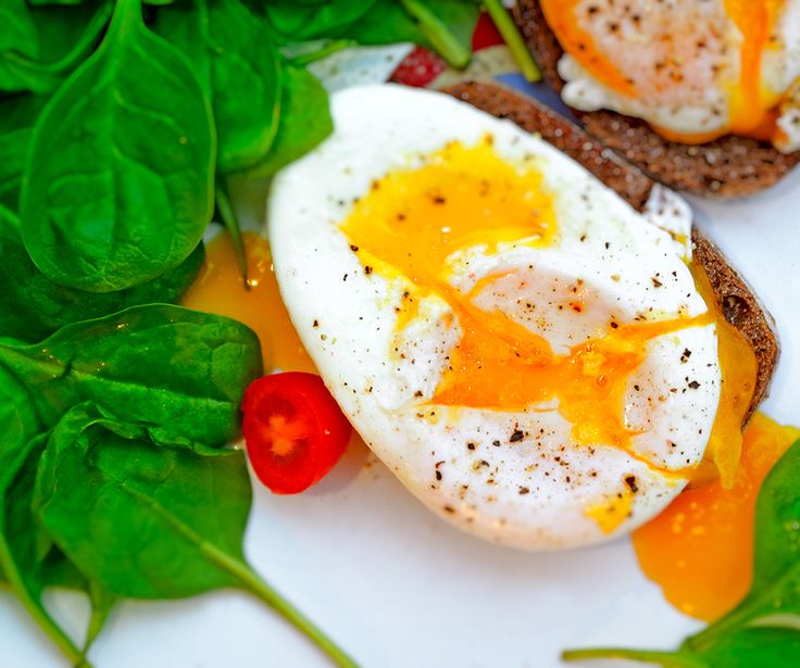 Combine spinach and eggs for meals that really boost your brain power.